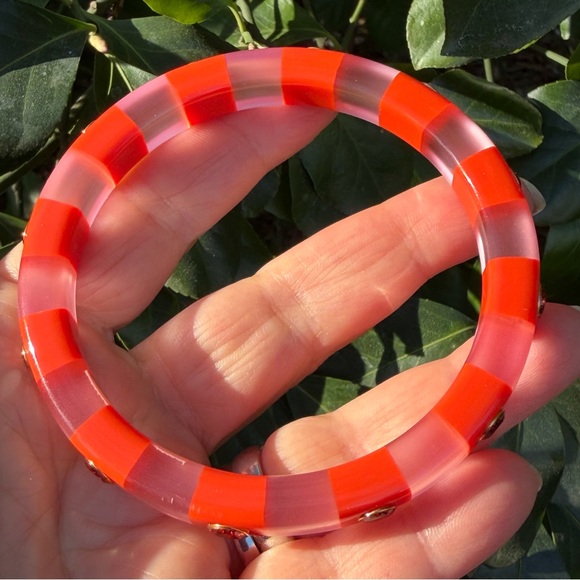 KATE SPADE NEW YORK CANDY STRIPE LUCITE BANGLE BRACELET VIVID RED RHINESTONES - Picture 15 of 16